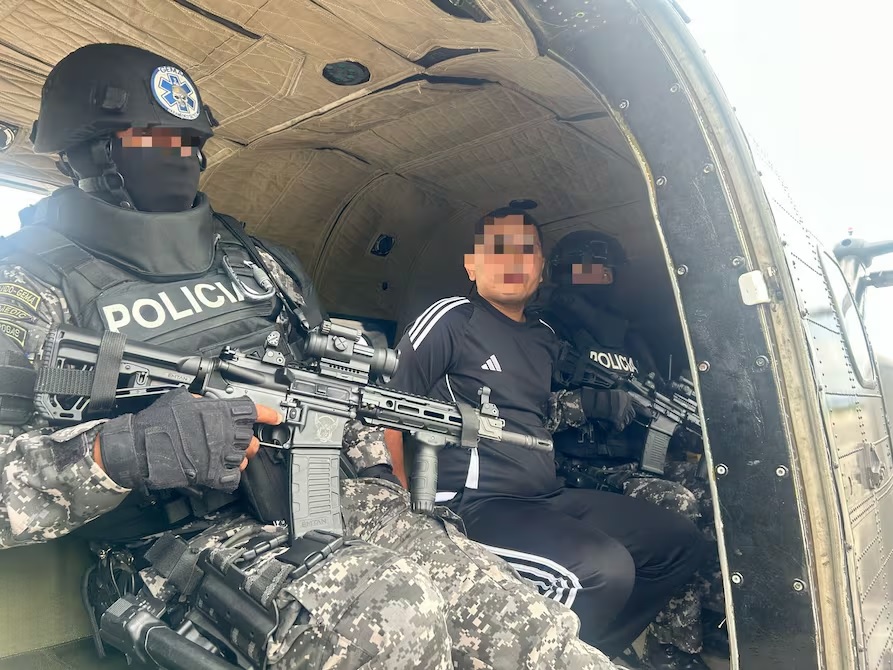 A Jhojader V., conocido como "La Firma", lo arrestaron agentes del Bloque de Seguridad, luego de recibir una denuncia anónima.