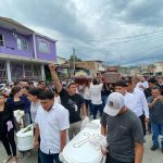 Así fue el último adiós a la familia que murió durante deslizamiento de tierra en Portoviejo, Manabí.