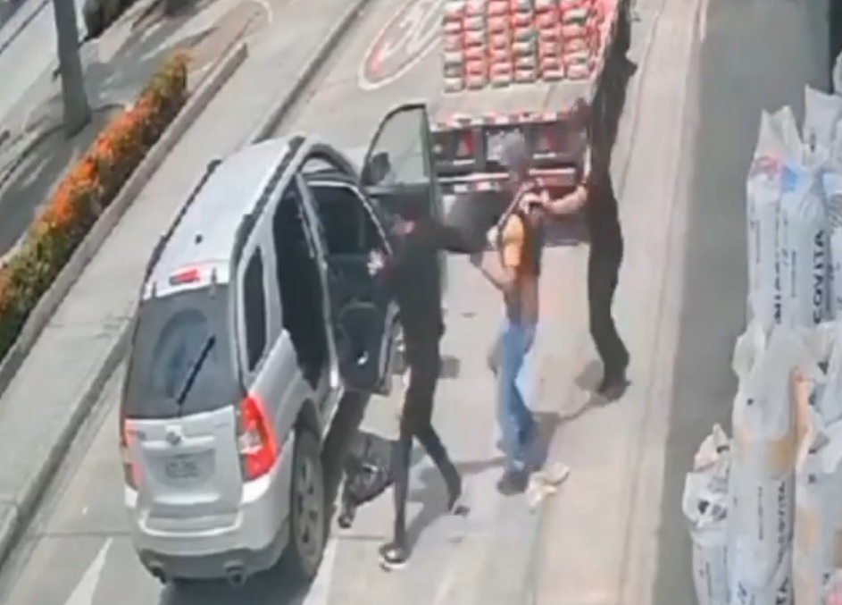 Durante la operación de rescate de este empresario guayaquileño se detuvo a un ciudadano y además se decomisaron dos teléfonos celulares.