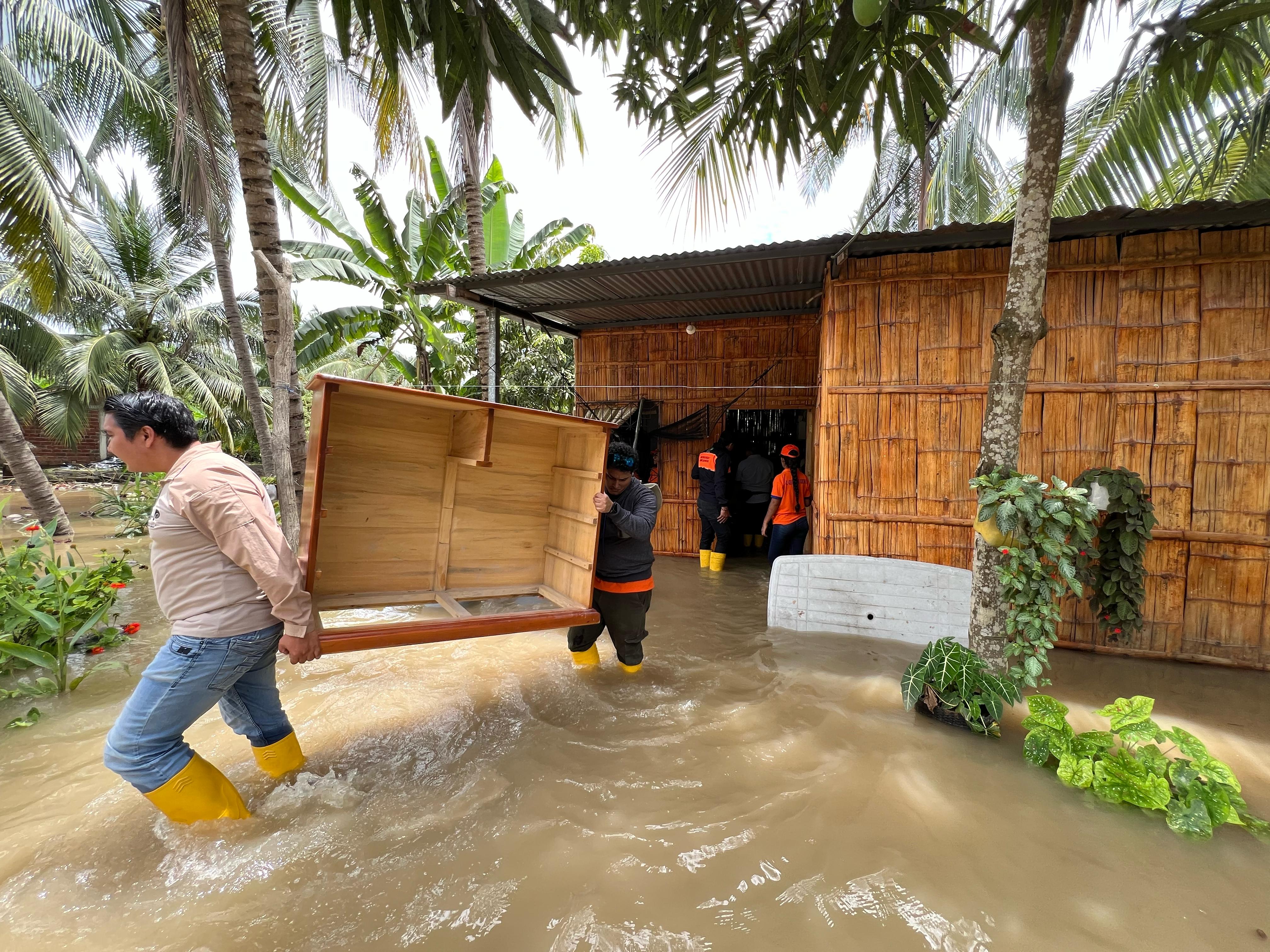 Ecuador COE Nacional emergencia Costa intensas lluvias desbordamientos