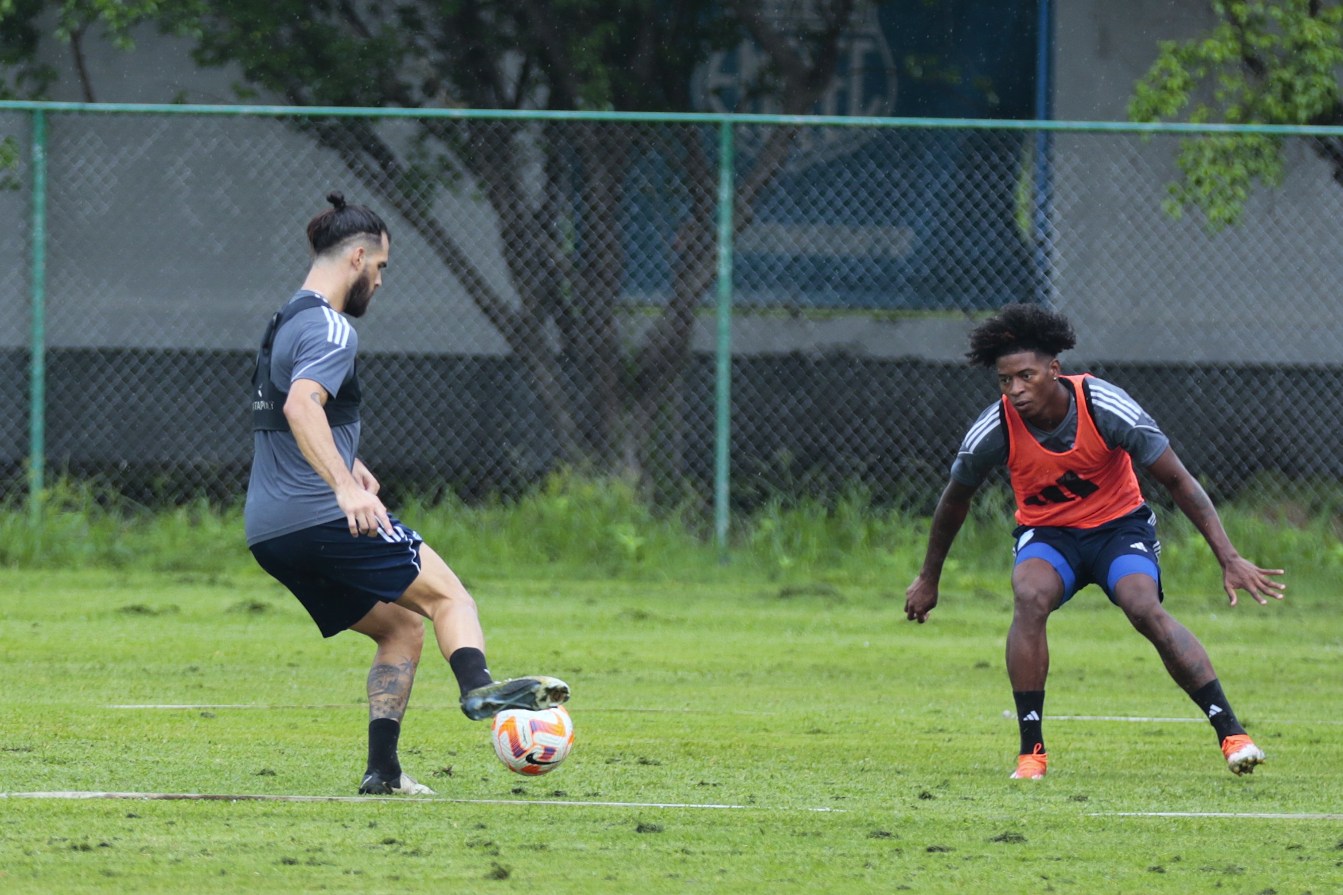 Emelec con cuatro bajas para medir a Universidad Católica