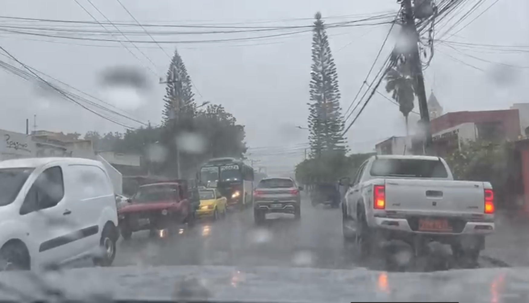 Invierno fuerte lluvia martes 11 febrero Portoviejo