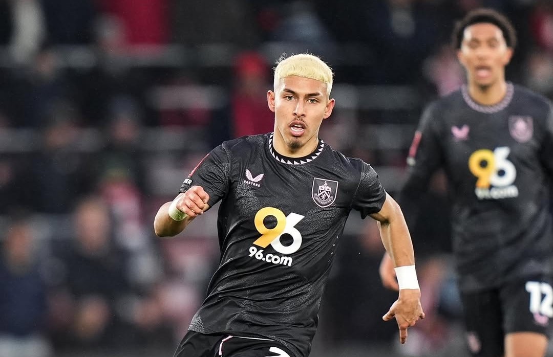 Jeremy Sarmiento enfrenta críticas por su rendimiento en el Burnley