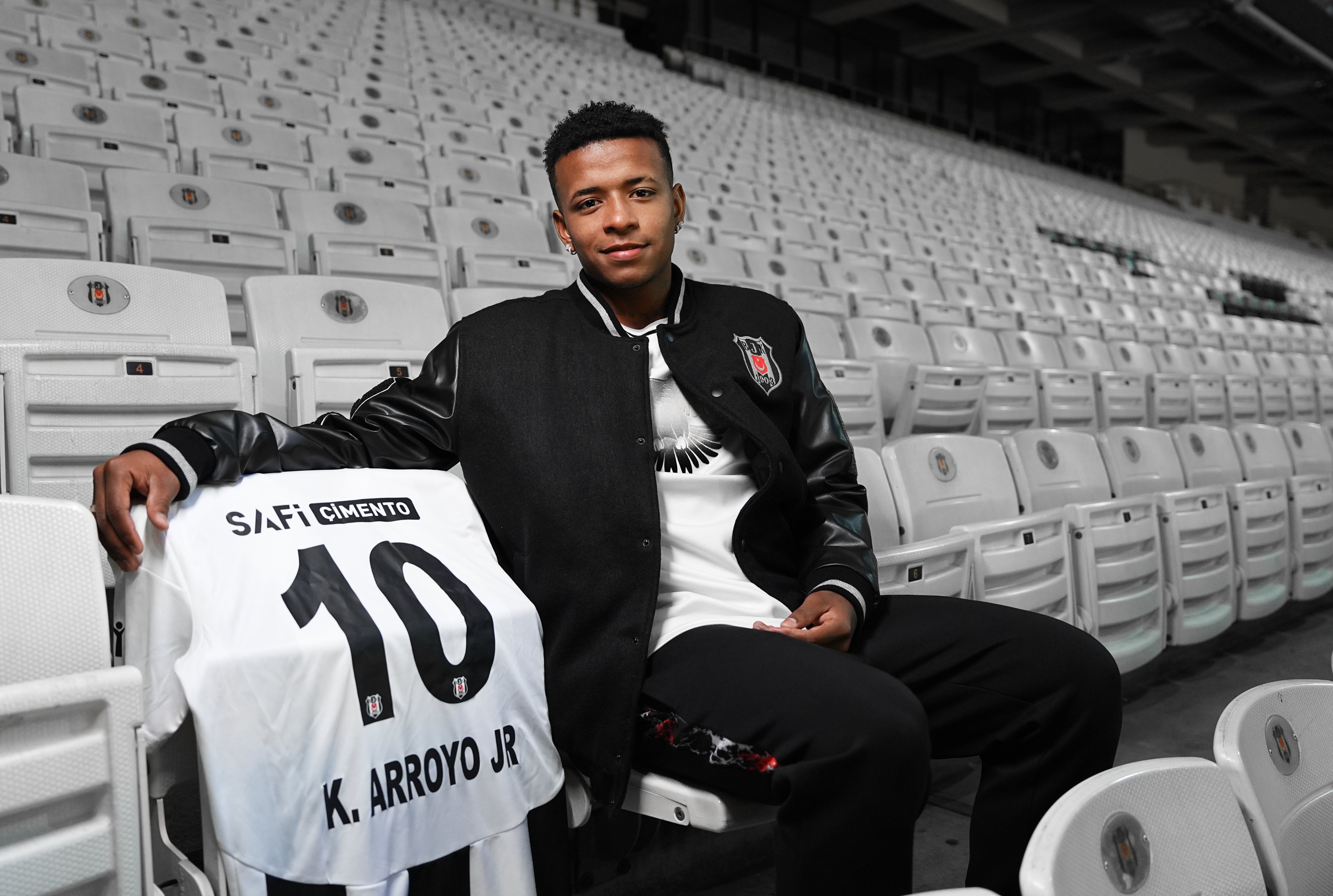 Keny Arroyo firmó con Besiktas y utilizará el 10
