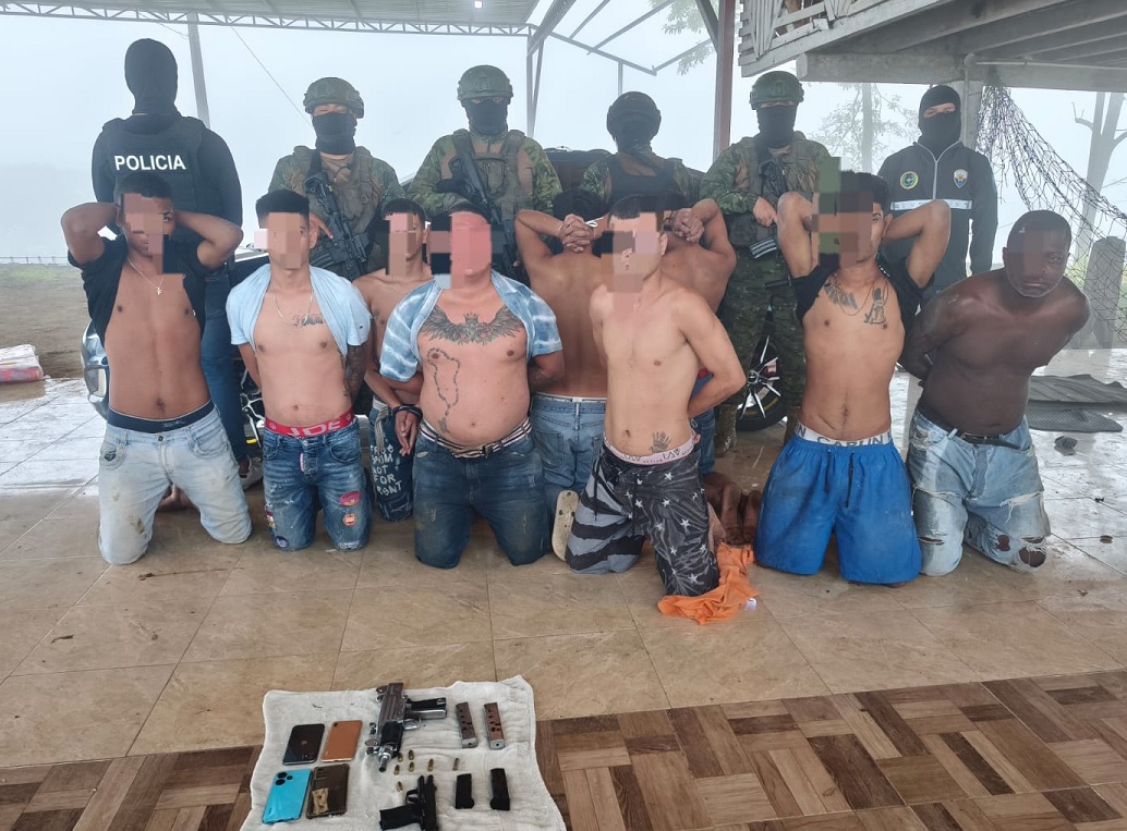 Nueve hombres, entre ellos, alias Desbaratado, resultaron detenidos tras un operativo en el cantón Olmedo, Manabí y luego quedaron libres.