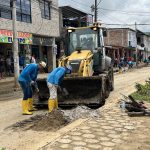 Portoviejo. Retiran el lodo que dejó el estero Bihagual en las calles de la parroquia Abdón Calderón