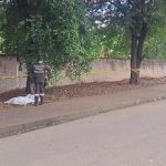 Un sicario, aparentemente vestido con uniforme estudiantil, mató a dos personas en Santa Ana, Manabí