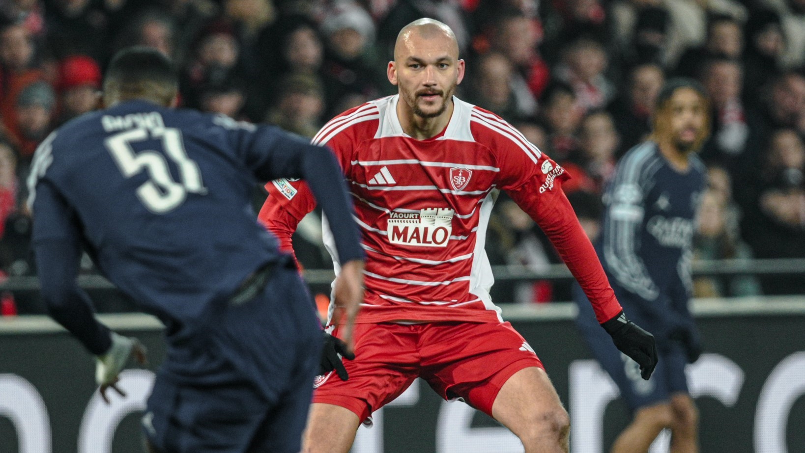 PSG con Willian Pacho golean al Brest y sacan ventaja en la Champions League.