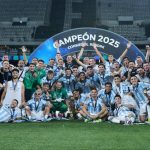 Fútbol.Gustavo Costas celebra su cumpleaños con la Recopa Sudamericana ganada por Racing