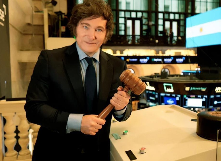 Tras una publicación de Javier Milei la demanda de criptodivisa estalló, su precio se infló, movió millones y luego se desplomó.