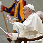 Vaticano médico Papa Francisco peligro seguirá hospitalizado