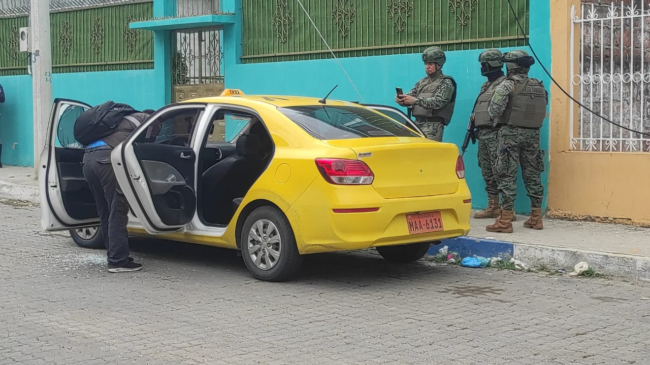 Criminales atacaron a un taxista en Manta, Manabí