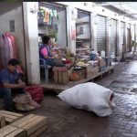 Las primeras lluvias empiezan a preocupar a los comerciantes del Nuevo Tarqui en Manta. Temen afectaciones económicas por inundaciones.