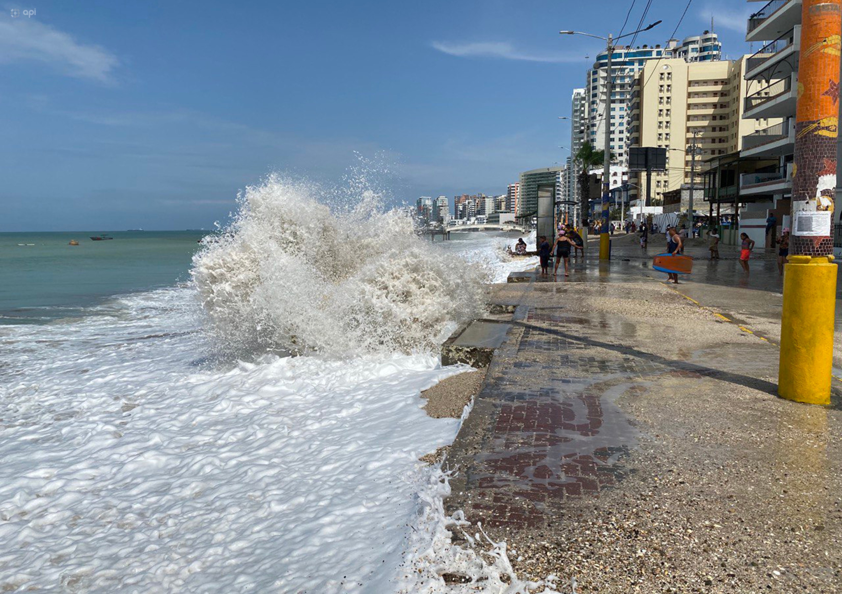 El Inocar advierte de oleaje en 41 playas de la región Litoral.