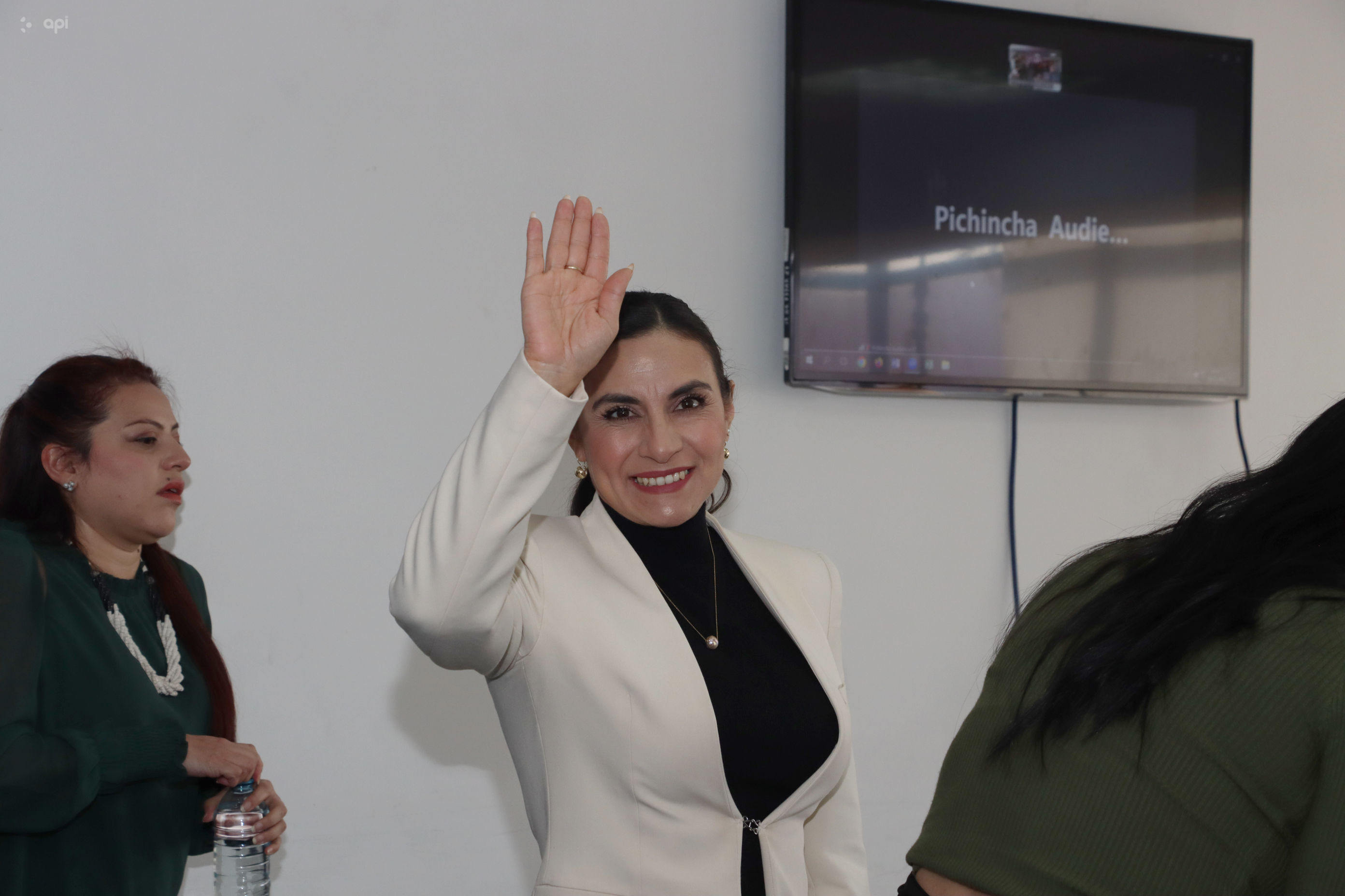 Ecuador. Verónica Abad le exige al Gobierno que le brinde las herramientas para cumplir con sus funciones en Turquía.
