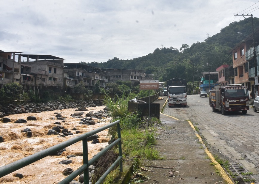 A los cientos de habitantes de la parroquia Alluriquín, en Santo Domingo, los persigue el mal recuerdo de abril de 2016.A los cientos de habitantes de la parroquia Alluriquín, en Santo Domingo, los persigue el mal recuerdo de abril de 2016.