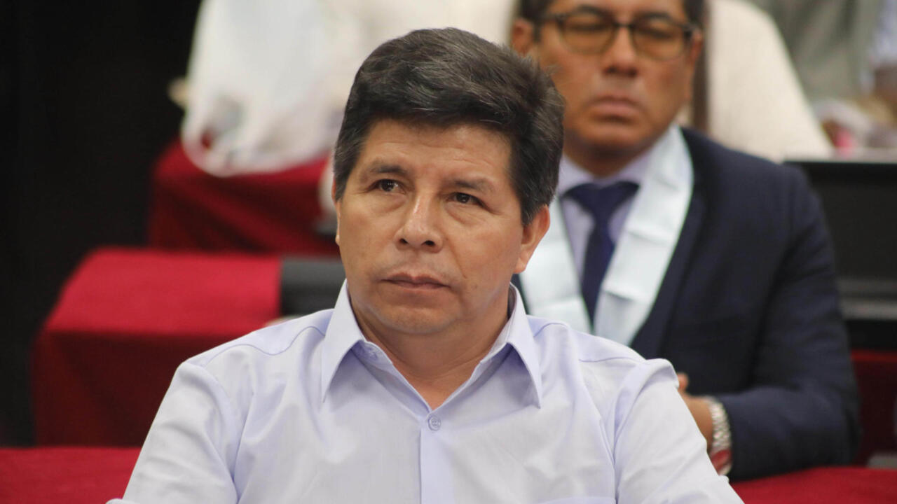 El expresidente Pedro Castillo fue trasladado a prisión luego de permanecer hospitalizado por una descompensación tras huelga de hambre.