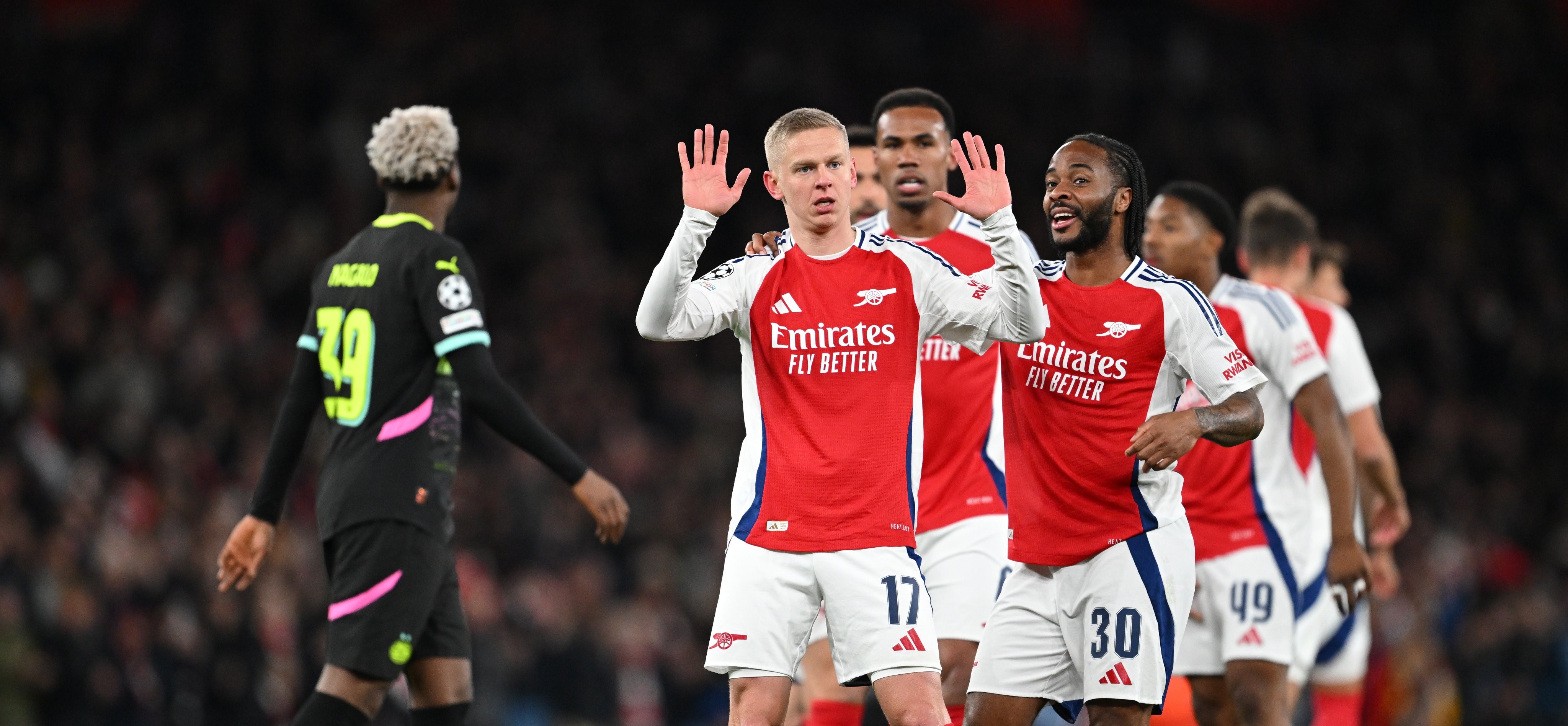 Arsenal avanza a cuartos de final de la Champions League tras empate 2-2 con PSV