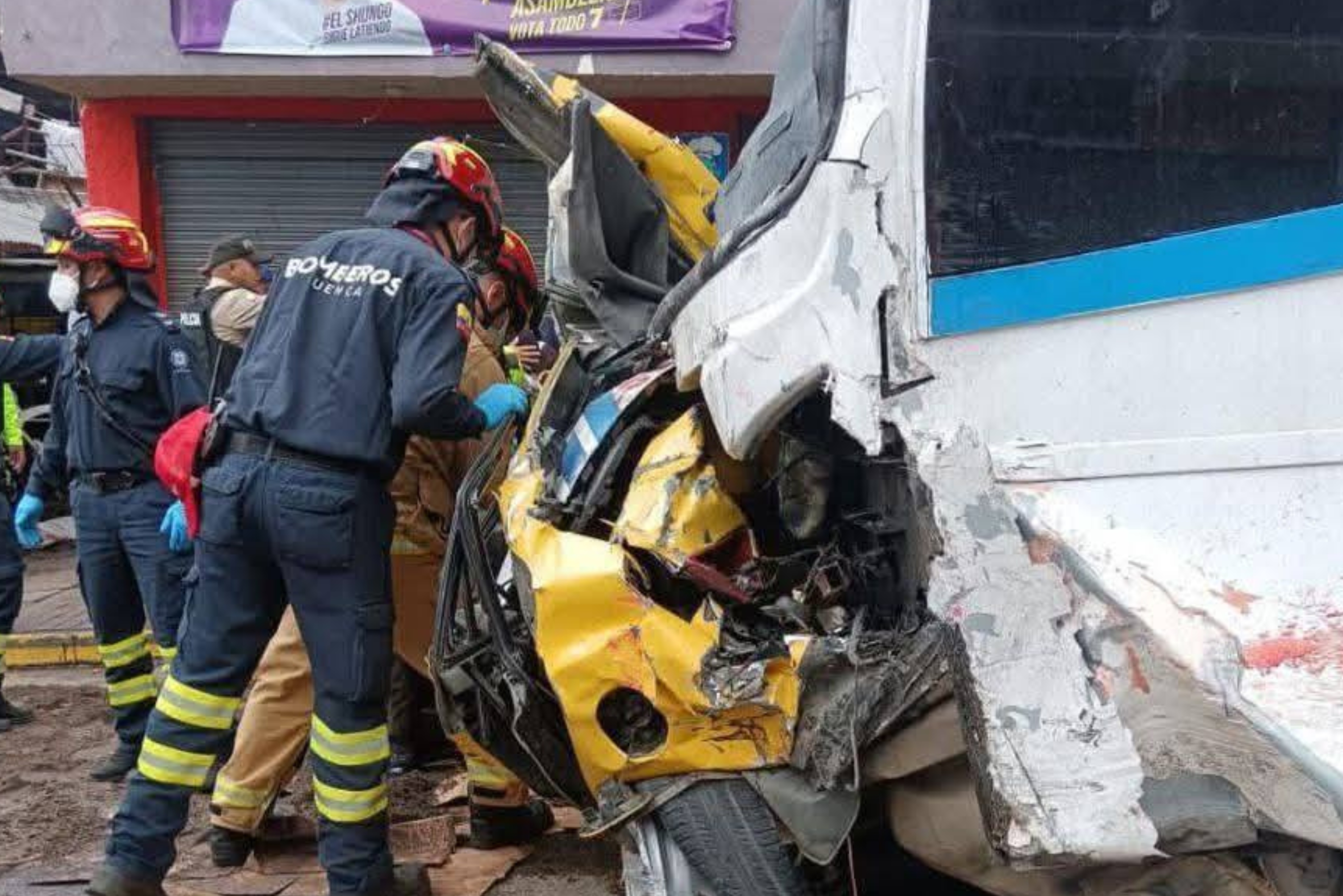 Así ocurrió el accidente causado por un bus urbano de Guayaquil en Cuenca y que dejó cinco muertos.