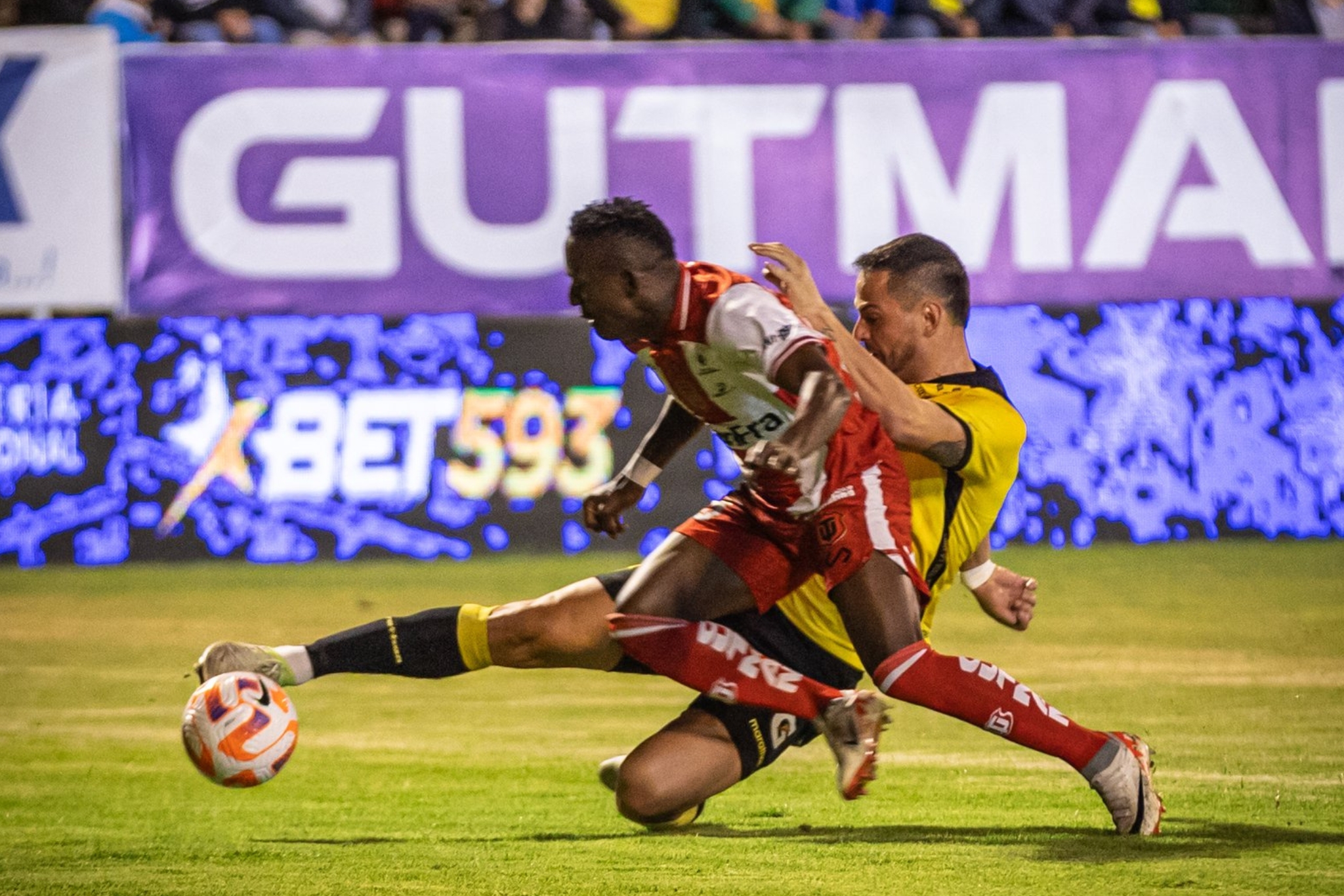 Barcelona SC derrotó a Técnico Universitario en Ambato.