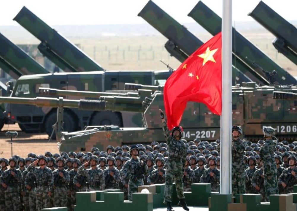 China respondió con una amenaza directa a los nuevos aranceles impuestos por Estados Unidos, aumentando el riesgo de conflicto.