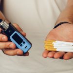 ¿Vapear te aleja de dejar el tabaco? Esto dice la ciencia