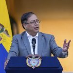 Colombia extraditó a Estados Unidos a ocho narcotraficantes, incluido 'El Alacrán Jr.', el hijo del excabecilla del cartel de Cali.
