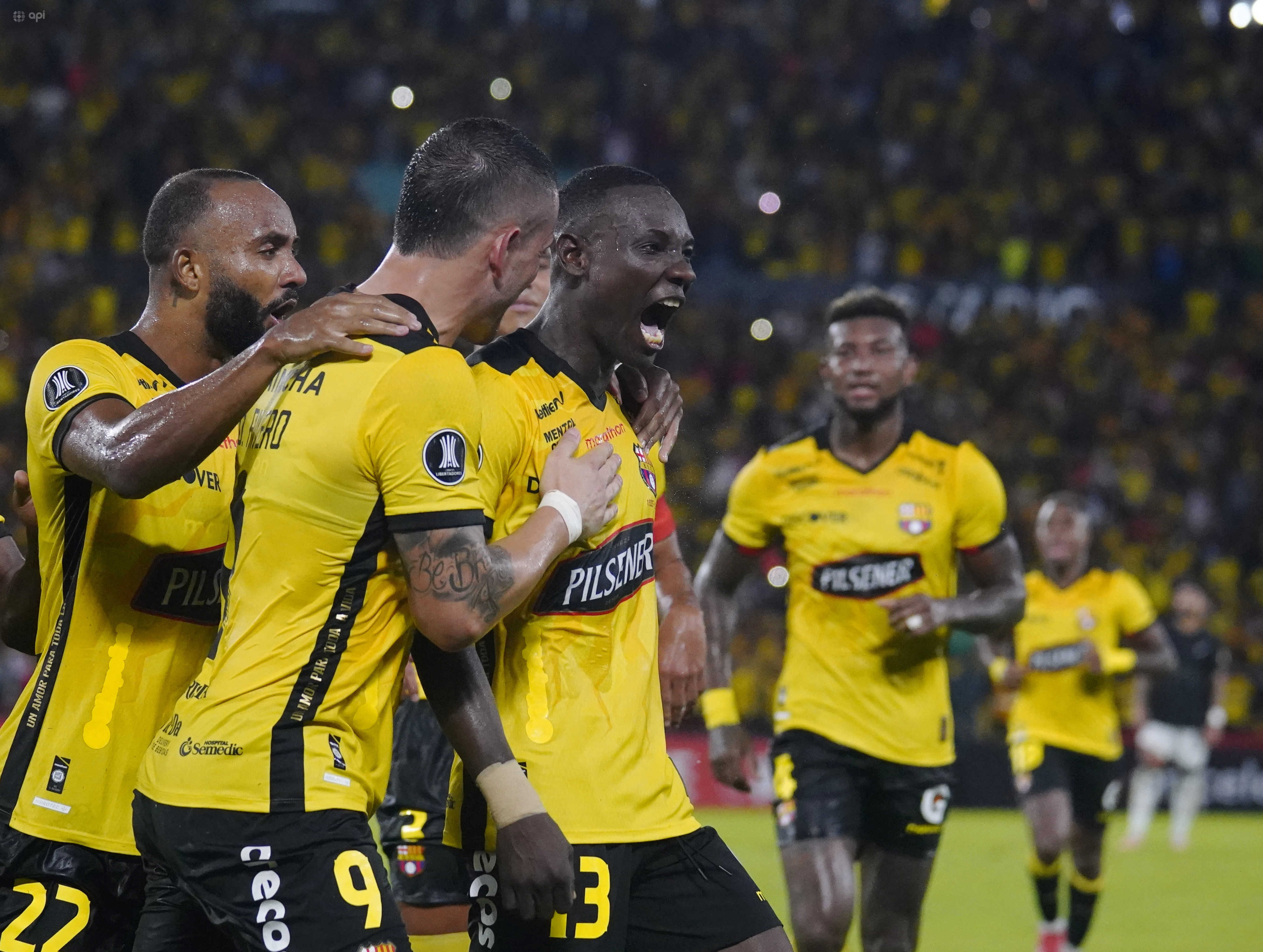 Copa Libertadores. Barcelona golea por 3-0 a Corinthians en el Monumental
