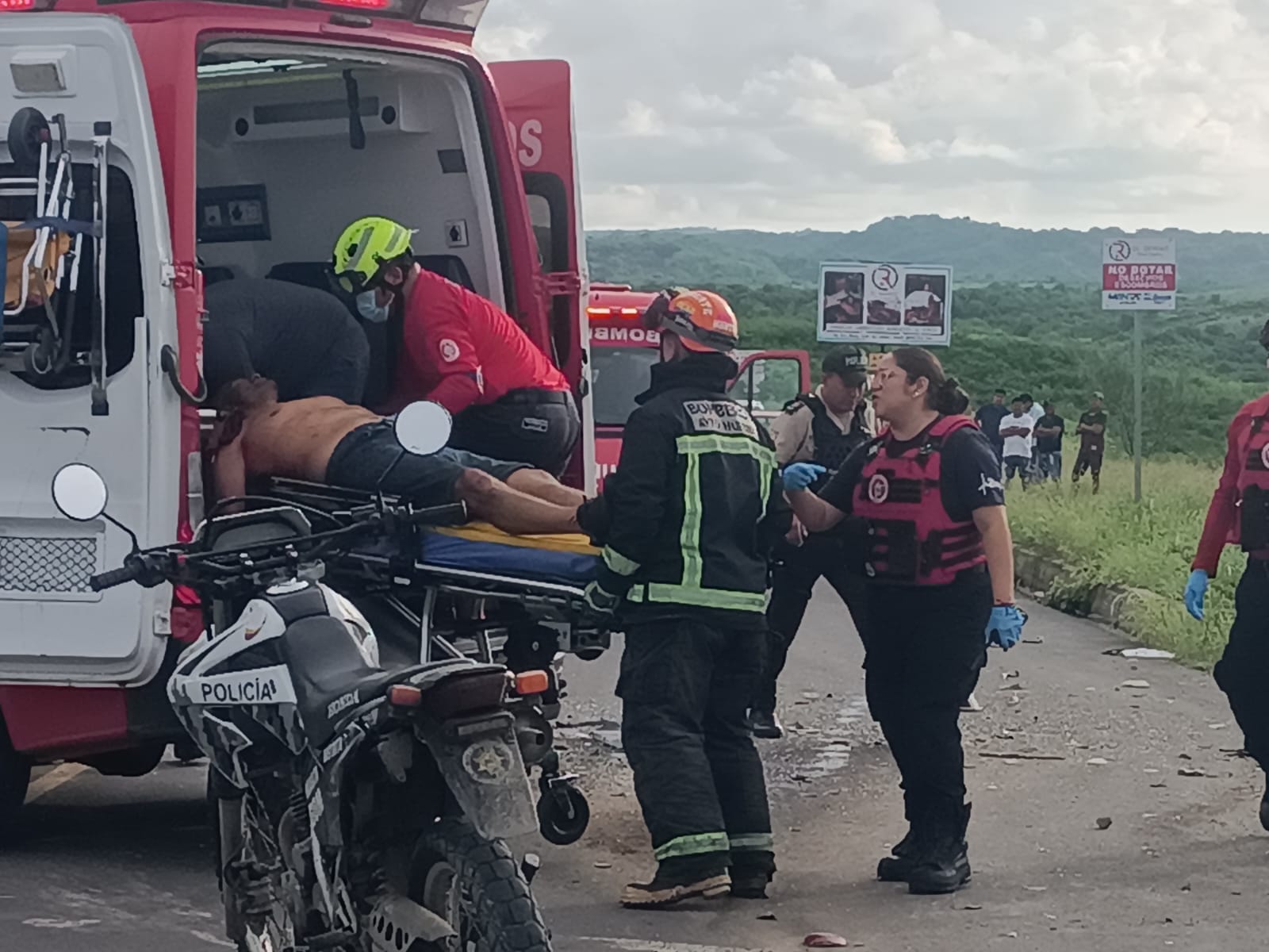 Crónica. Un muerto y dos heridos en atentado que culminó en accidente, en Manta