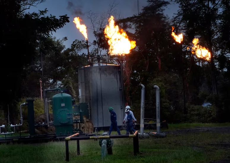 Daniel Noboa advirtió que no se firmaría el contrato para la exploración petrolera si Sinopetrol no pagaba la prima en el plazo establecido.