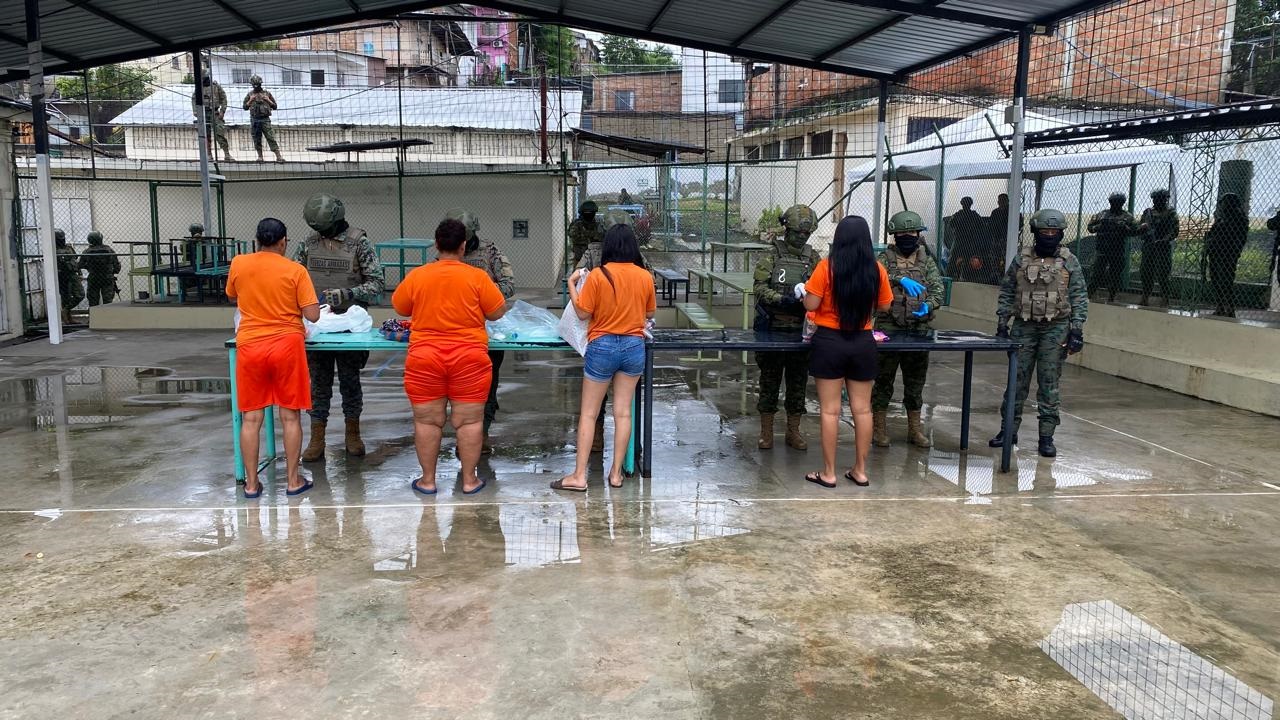 Decomiso cárcel de mujeres
