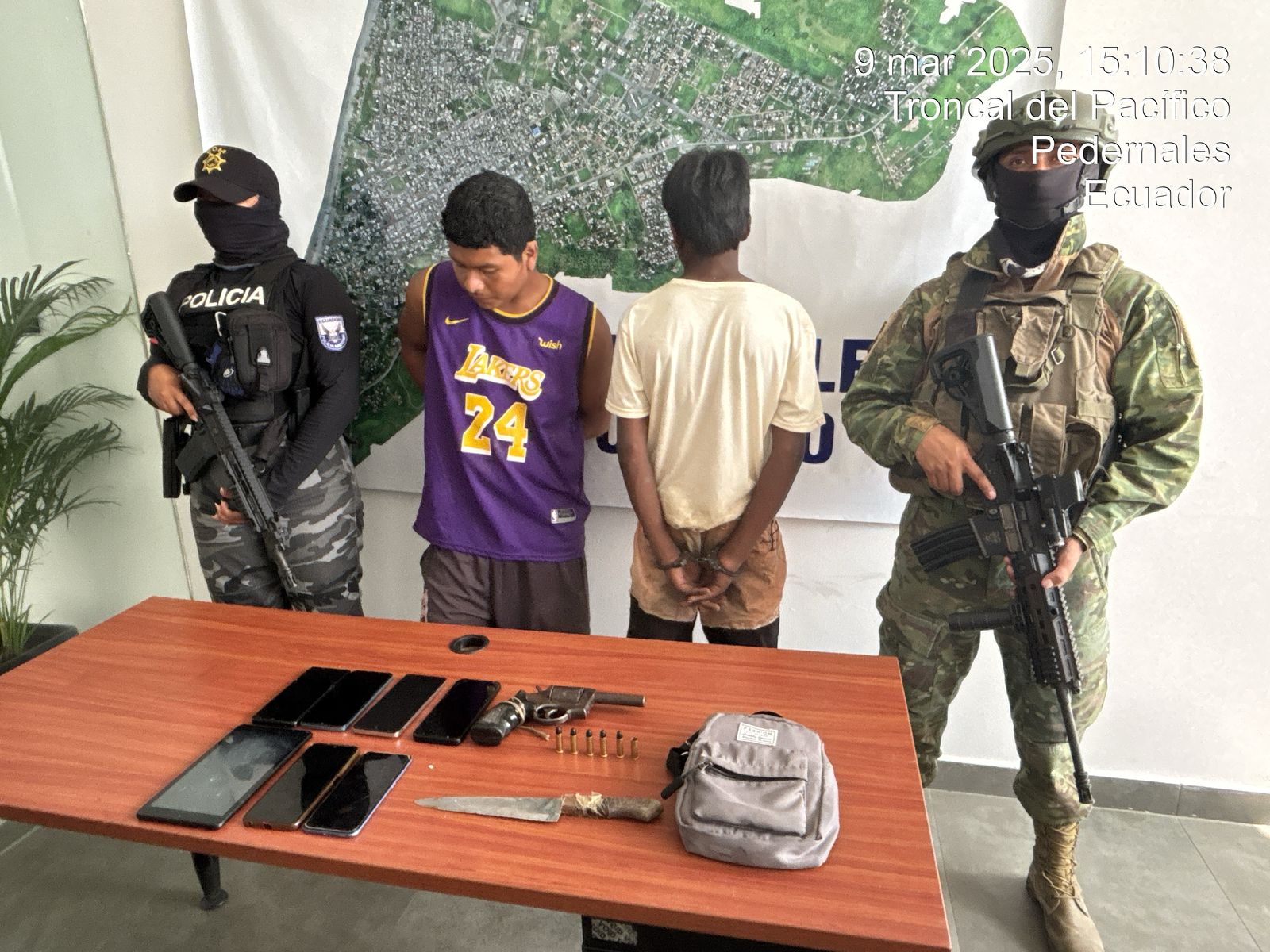 Dos sospechosos de asaltar un bus de pasajeros se encuentran a disposición de las autoridades de justicia en el norte de Manabí.