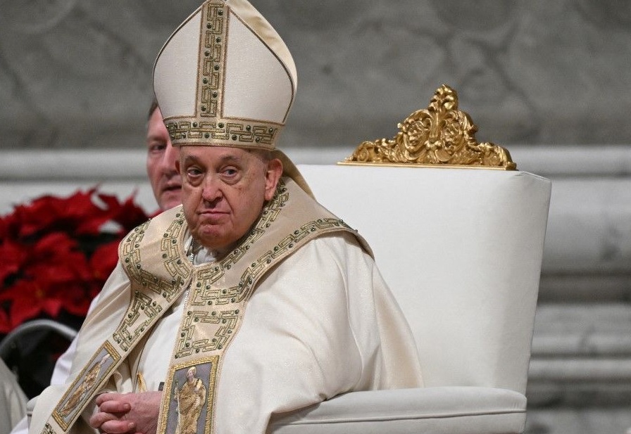 El Papa Francisco sufrió dos episodios de insuficiencia respiratoria aguda este lunes 3 de marzo. Su pronóstico sigue siendo reservado.