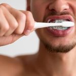 ¿Te cepillas mal los dientes? Esto dice una odontóloga experta