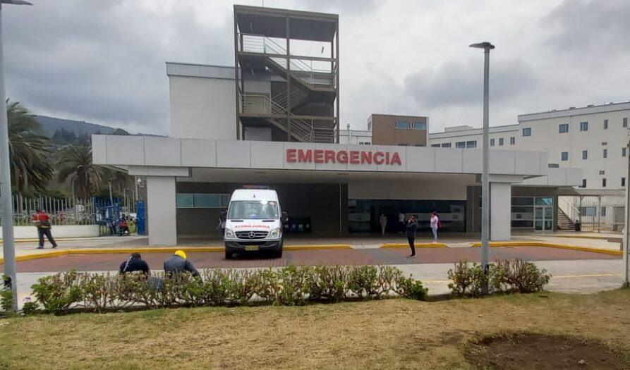 Irrupción armada en Hospital Docente Ambato deja tres heridos este 9 de marzo