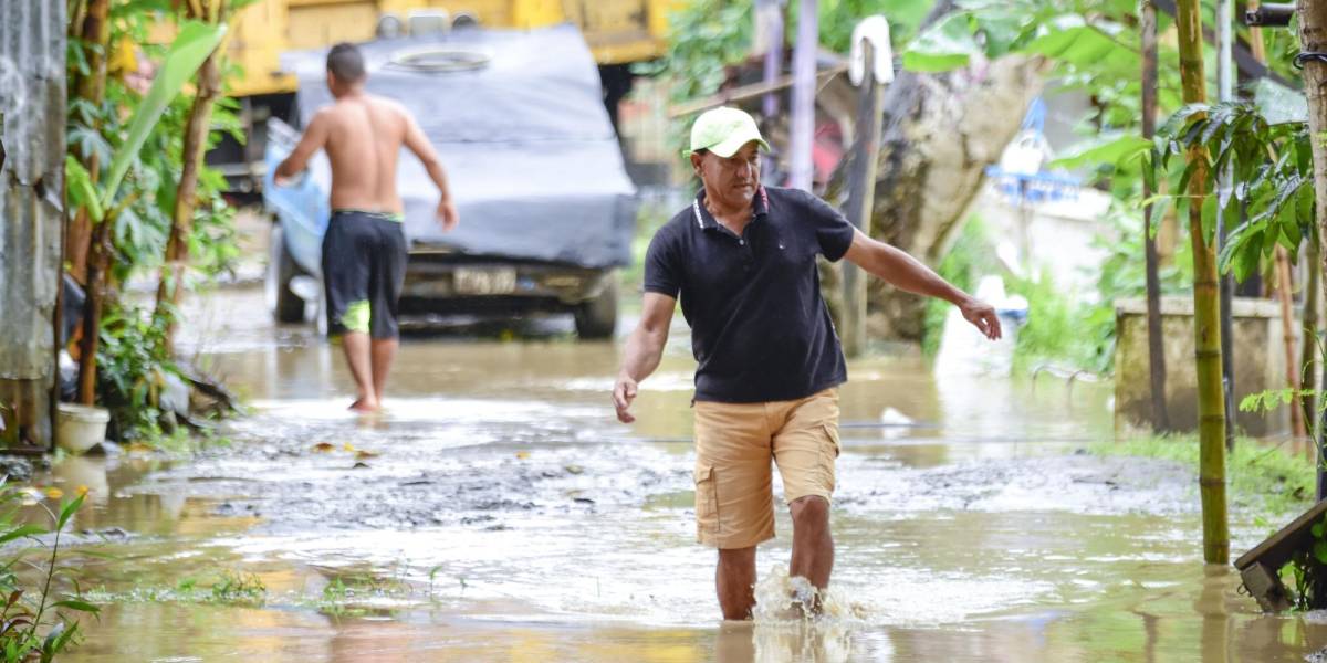 Ecuador bajo agua: 80.000 afectados y el invierno no da tregua