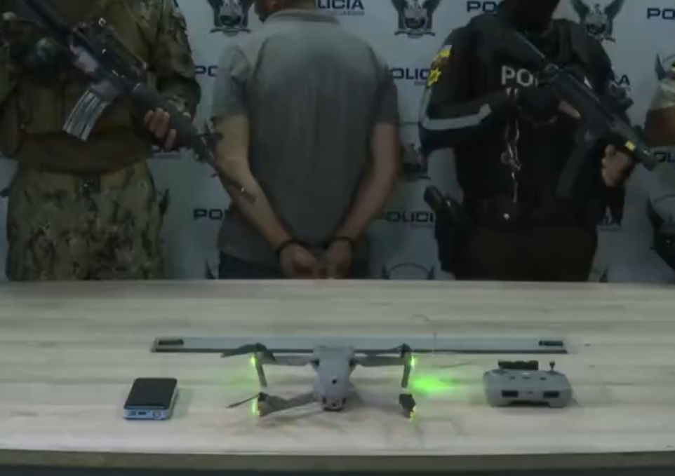 Los secuestradores utilizaban un dron para vigilar el sector , donde tenían secuestradas a once personas, informó la Policía.