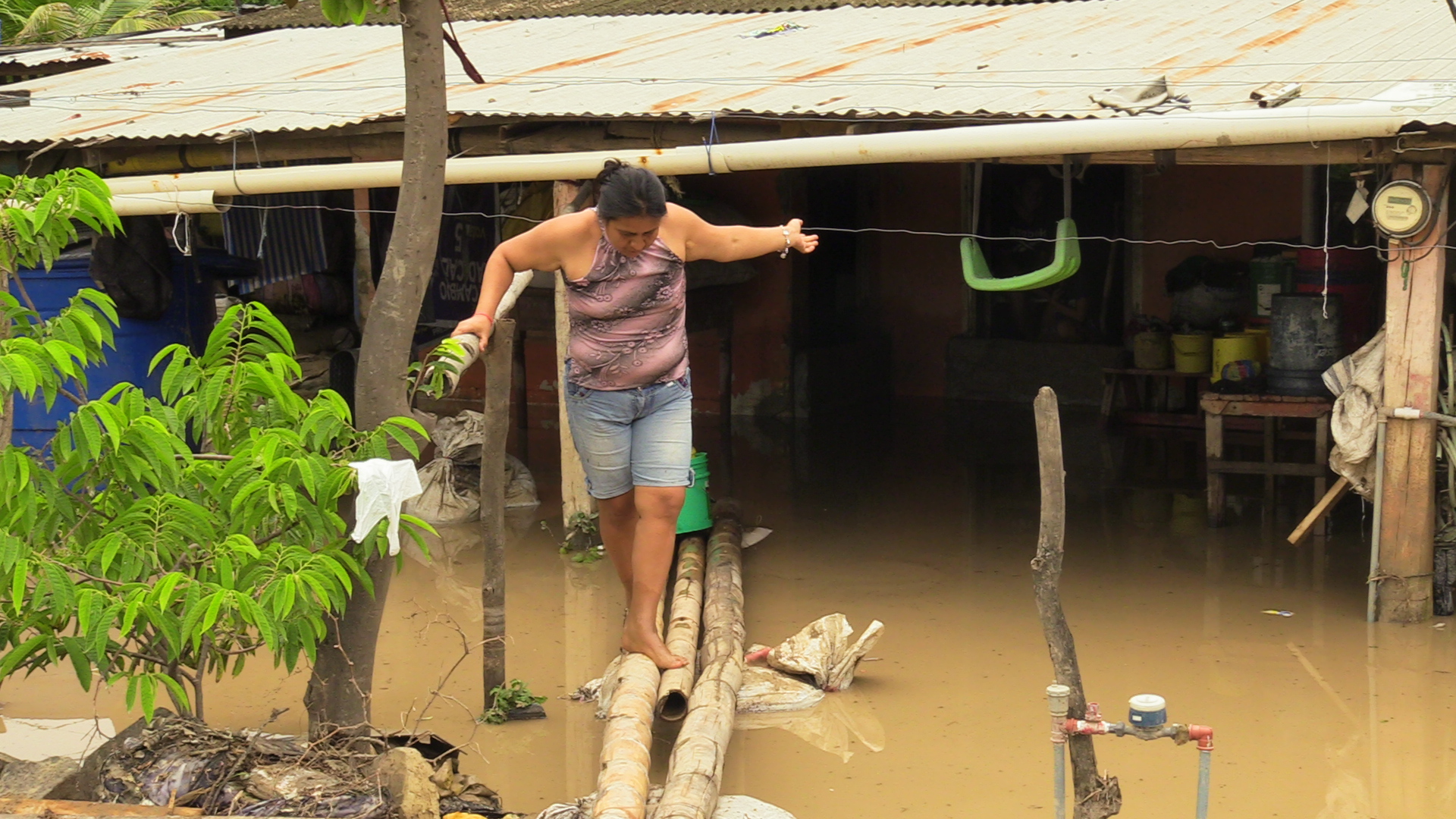 Manabí. Inundaciones en la parroquia Charapotó, cantón Sucre, afectan a más de 700 familias