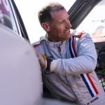 Mathieu Baumel, reconocido copiloto en el mundo del Rally Dakar, sufrió la amputación de su pierna derecha tras ser atropellado.