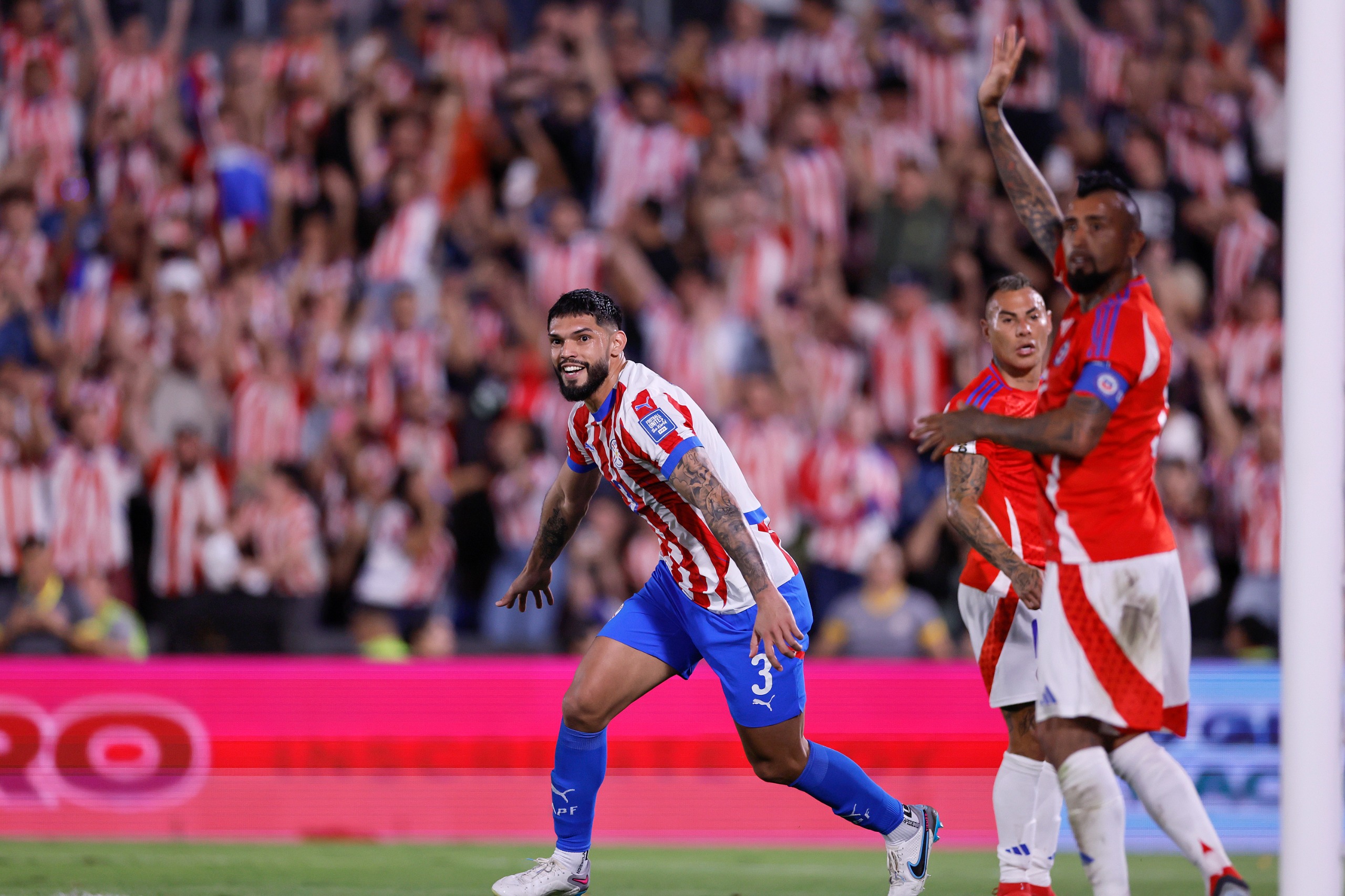 Paraguay derrota 1-0 a Chile y se afianza en zona de clasificación al Mundial