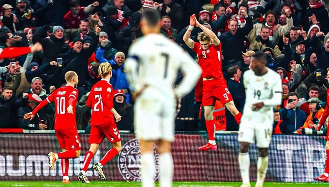 Rasmus Højlund anota y da ventaja a Dinamarca ante Portugal en Copenhague