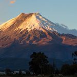 Riesgo de avalancha en el volcán Chimborazo pone en peligro a turistas en el feriado de Carnaval.