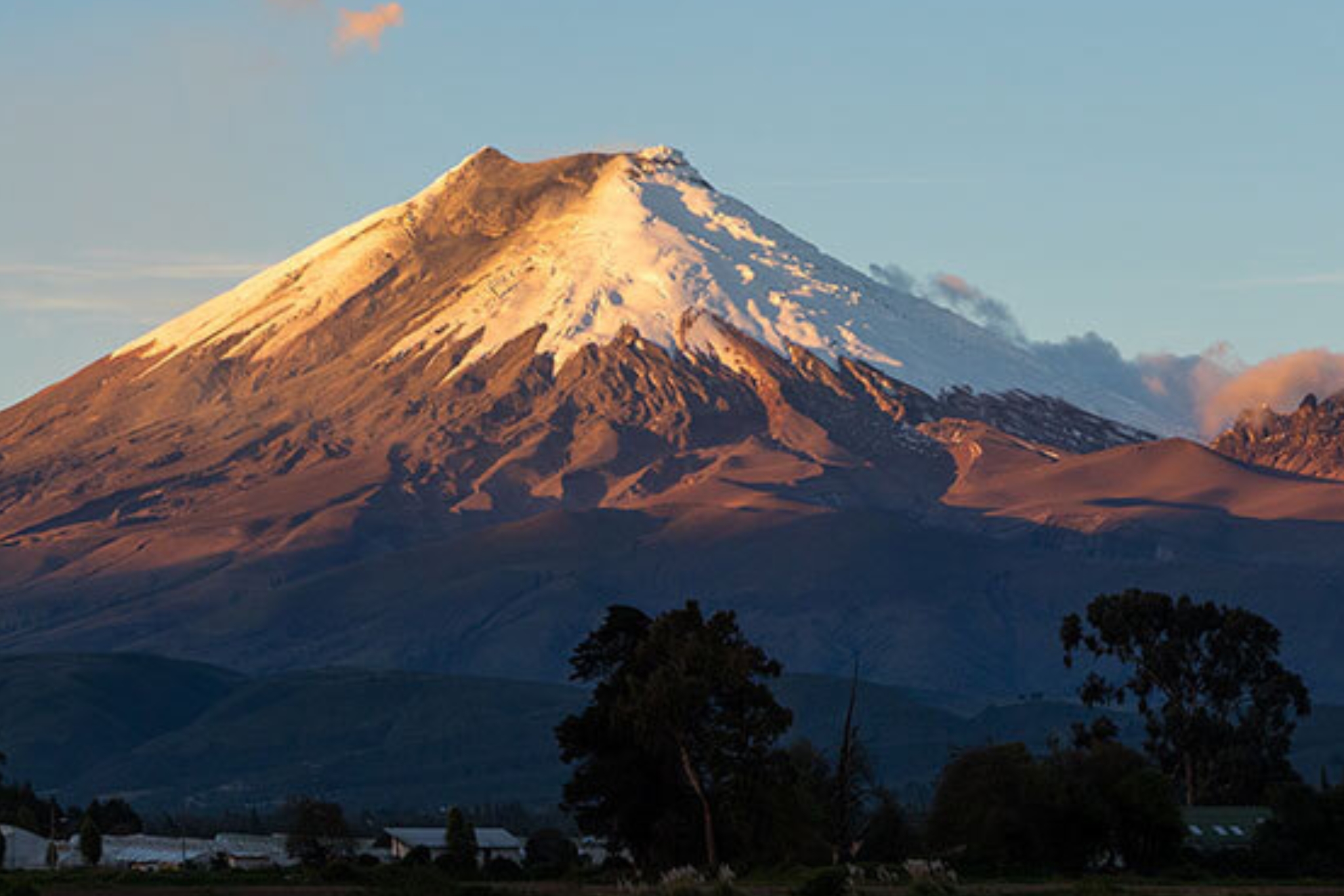 Riesgo de avalancha en el volcán Chimborazo pone en peligro a turistas en el feriado de Carnaval.