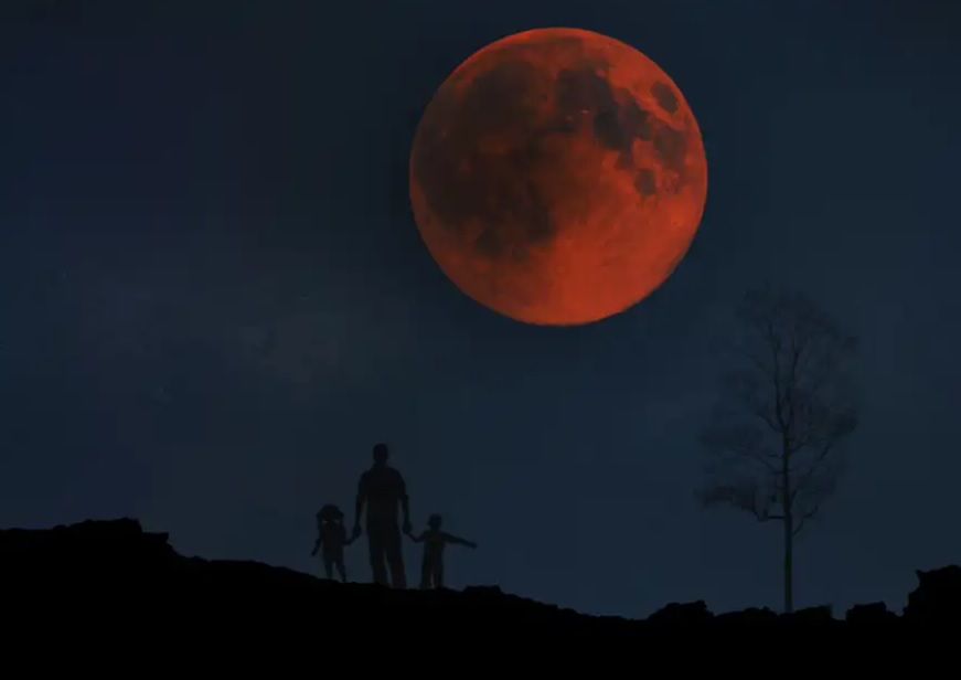Un eclipse lunar ocurre cuando la Tierra se posiciona entre el Sol y la Luna, proyectando su sombra sobre la superficie lunar.