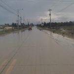 Un tramo de la vía Rocafuerte-Tosagua, en el centro de Manabí, se vio afectado por el desbordamiento de varias quebradas.