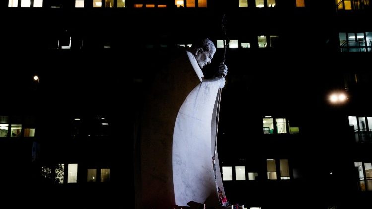 Vaticano. Papa Francisco se mantiene estable en su tercera semana en el Hospital Gemelli