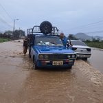 Vía a Santa Ana permanece inundada y estuvo cerrada por dos horas.