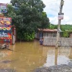 Inundaciones en Portoviejo: Lluvias afectan Lomas de los Vientos y desbordan canal Río de Oro