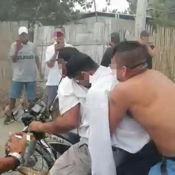Sorprendente! Pasearon a un muerto en motocicleta antes de sepultarlo - El Diario Ecuador