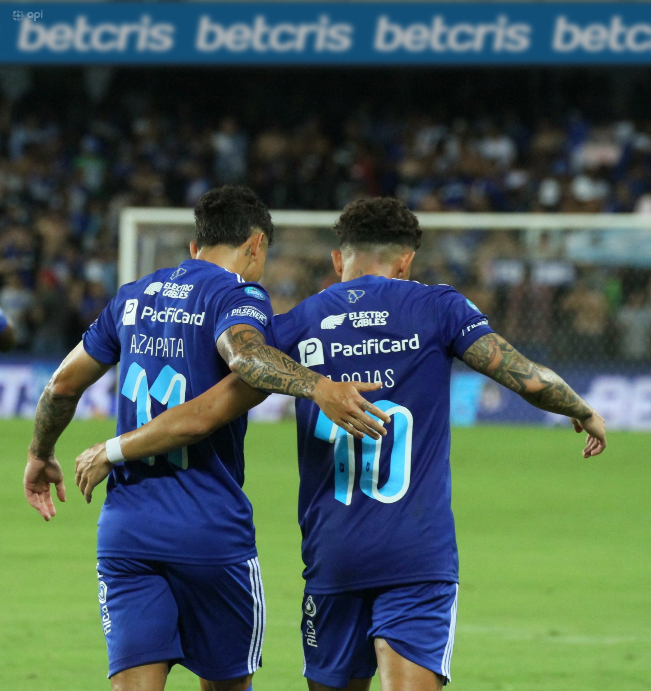Emelec gana ante Liga de Quito y se aferra a las esperanzas de pelear